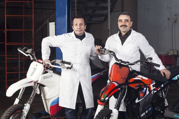 Los fundadores de Deller, Vladímir Petrov y Daniel Bashmakov - Sputnik Mundo