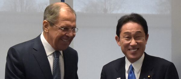Ministro de Asuntos Exteriores de Rusia, Serguéi Lavrov, y ministro de Exteriores de Japón, Fumio Kishida (archivo) Ministro de Asuntos Exteriores de Rusia, Serguéi Lavrov, y ministro de Exteriores de Japón, Fumio Kishida (archivo) - Sputnik Mundo