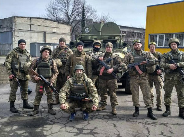 Oleg Tomashuk con sus colegas - Sputnik Mundo