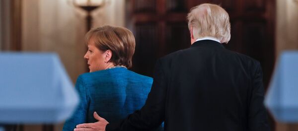 El presidente estadounidense, Donald Trump, y la canciller alemana, Ángela Merkel - Sputnik Mundo