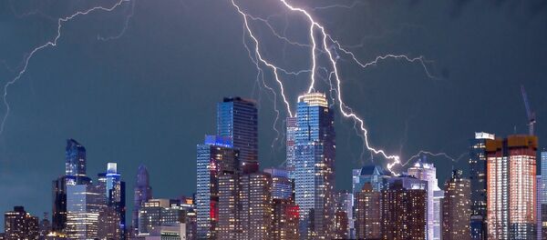 Nueva York bajo un relámpago - Sputnik Mundo
