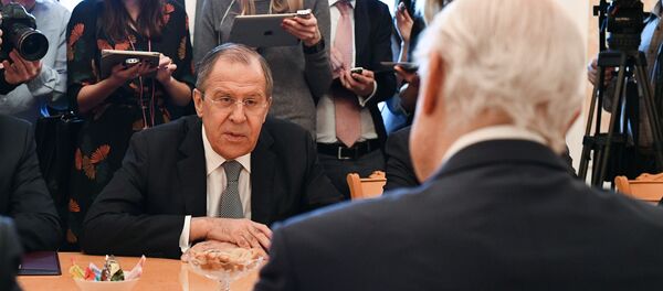 Ministro de Exteriores de Rusia, Serguéi Lavrov, y enviado especial de la ONU para Siria, Staffan de Mistura - Sputnik Mundo