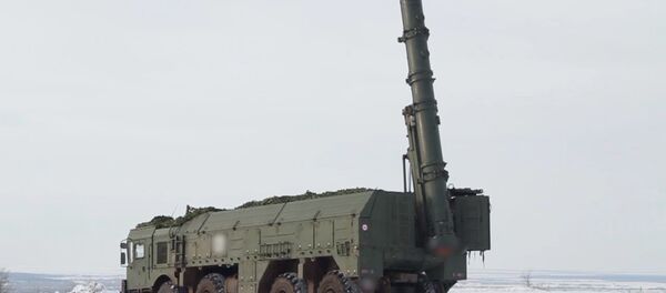 Fuerza de precisión: los Iskander aniquilan al &apos;enemigo&apos; (vídeo) - Sputnik Mundo