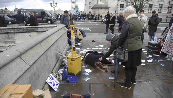 Un tiroteo se produce frente al Parlamento británico - Sputnik Mundo
