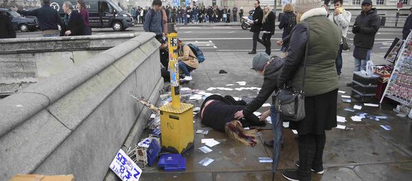 Un tiroteo se produce frente al Parlamento británico - Sputnik Mundo