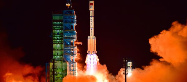 China's Tiangong 2 space lab is launched on a Long March-2F rocket from the Jiuquan Satellite Launch Center in the Gobi Desert, in China's Gansu province - Sputnik Mundo