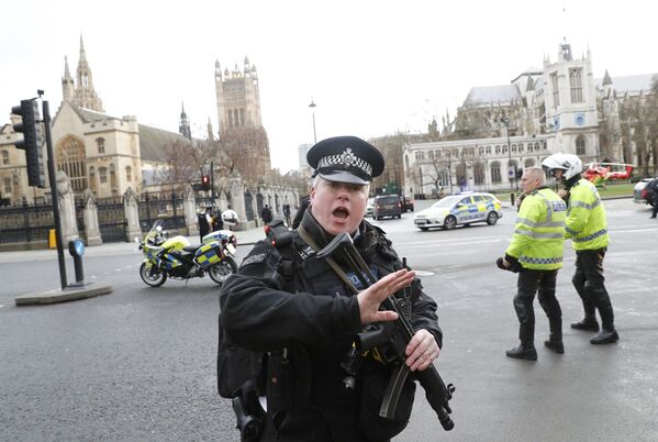 Las imágenes más impactantes del ataque terrorista en Londres - Sputnik Mundo