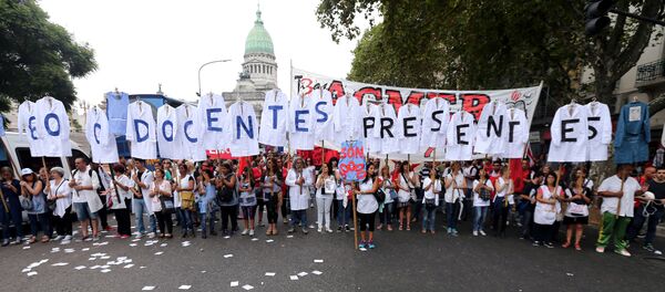 Protesta de maestros argentinos en Buenos Aires - Sputnik Mundo