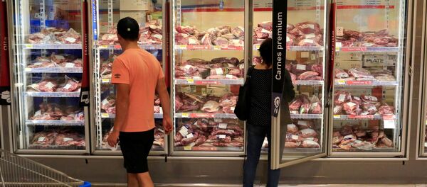 Carne en supermercado brasileño - Sputnik Mundo