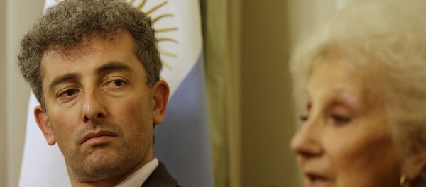 Ignacio Montoya Carlotto con su abuela Estela de Carlotto - Sputnik Mundo