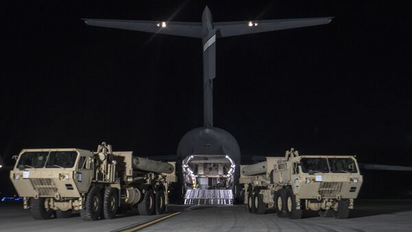 Los componentes del sistema antimisiles THAAD llegan a la base surcoreana de Osan (Archivo) - Sputnik Mundo