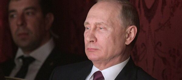 Vladímir Putin, presidente de Rusia, en el Teatro Máliy - Sputnik Mundo