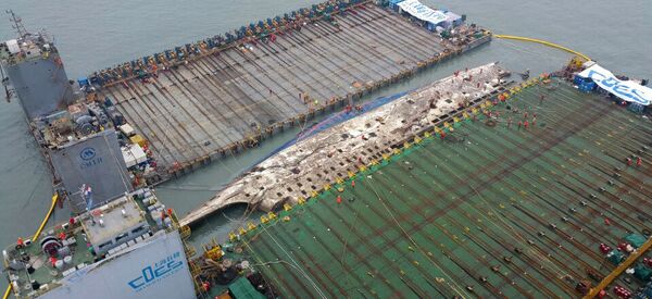 Corea del Sur finaliza subida del ferry Sewol y prepara su traslado a puerto - Sputnik Mundo