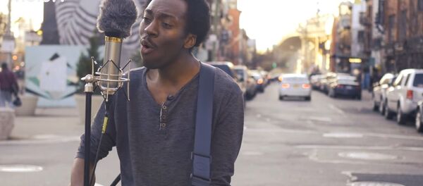 El cantante Chase Winters, en las calles de Nueva York - Sputnik Mundo