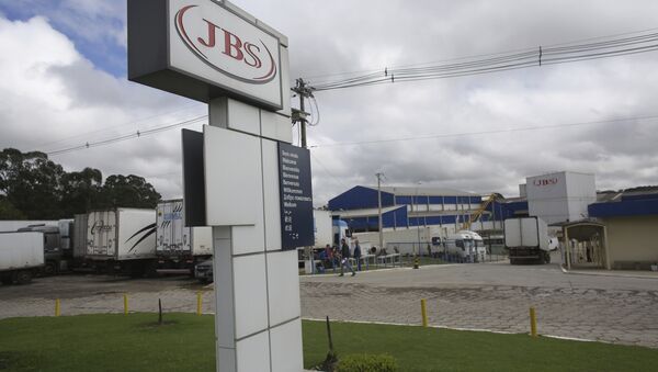 A multilingual sign welcomes visitors at the meatpacking company JBS, in Lapa, in the Brazilian state of Parana, Tuesday, March 21, 2017.  - Sputnik Mundo