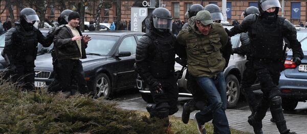 Manifestantes detenidos en Minsk el 25 de marzo de 2017 - Sputnik Mundo