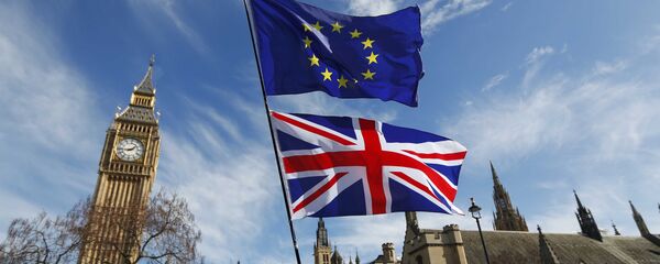 Banderas de Reino Unido y UE Banderas de Reino Unido y UE - Sputnik Mundo