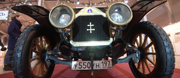 Exponen en Moscú los autos favoritos del último zar de Rusia - Sputnik Mundo