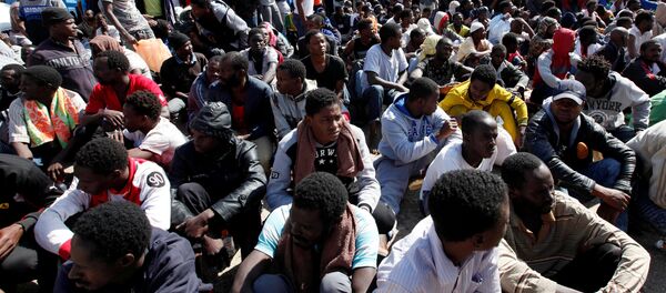 Los migrantes rescatados en Libia - Sputnik Mundo