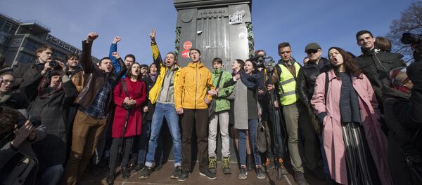 Manifestación contra la corrupción en una de las plazas centrales de Moscú, el 26 de marzo - Sputnik Mundo