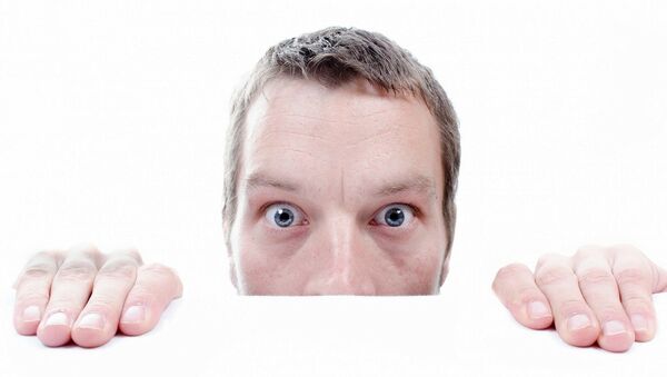 Un hombre sorprendido - Sputnik Mundo