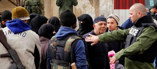 La evacuación del barrio Al Waer de la ciudad siria de Homs (archivo) La evacuación del barrio Al Waer de la ciudad siria de Homs (archivo) - Sputnik Mundo