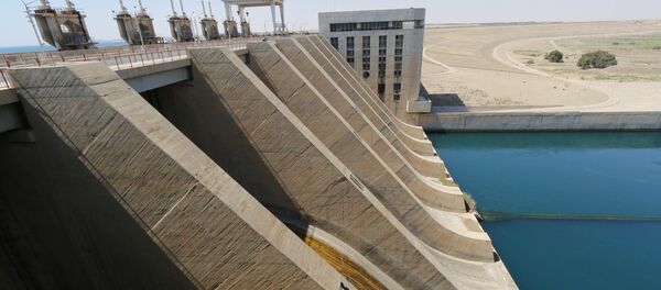 Una vista muestra parte de la presa de Tabqa en el río Éufrates, cerca de Al Raqa - Sputnik Mundo