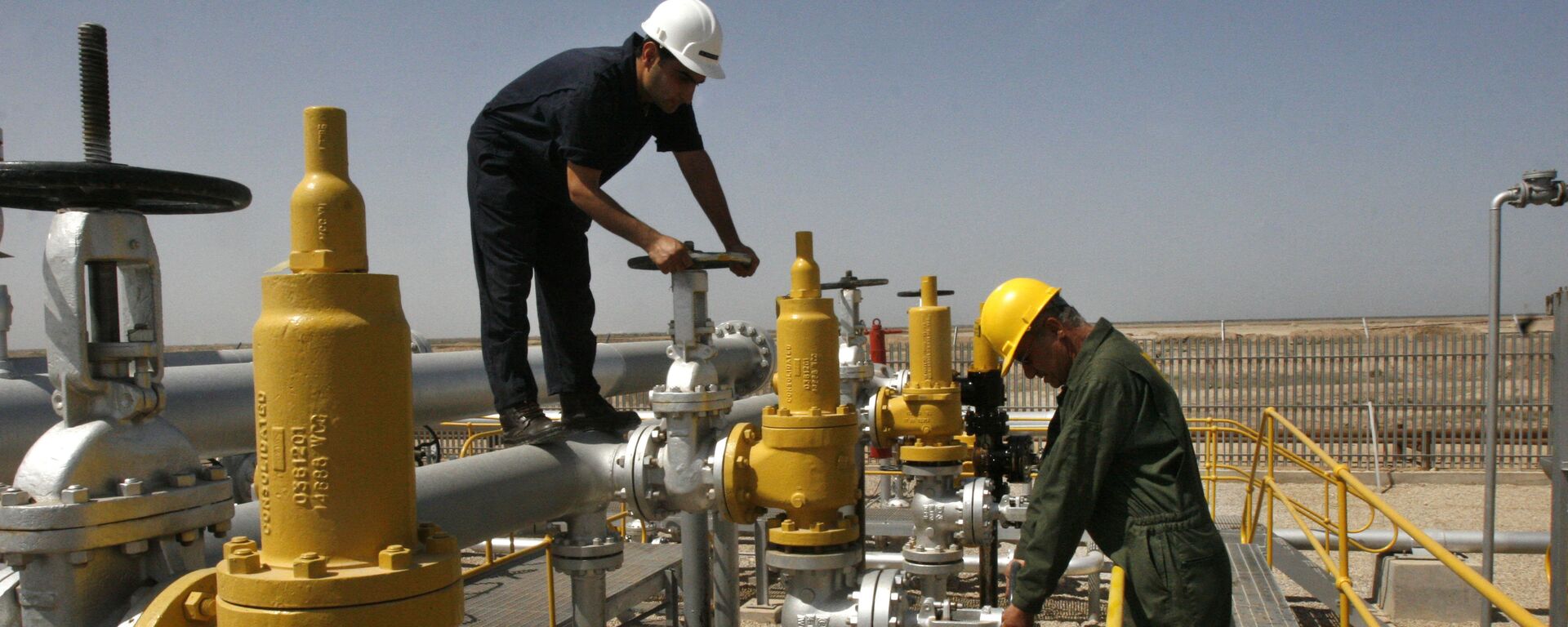 Una refinería de petróleo en Irán, foto referencial Una refinería de petróleo en Irán, foto referencial - Sputnik Mundo, 1920, 09.06.2021