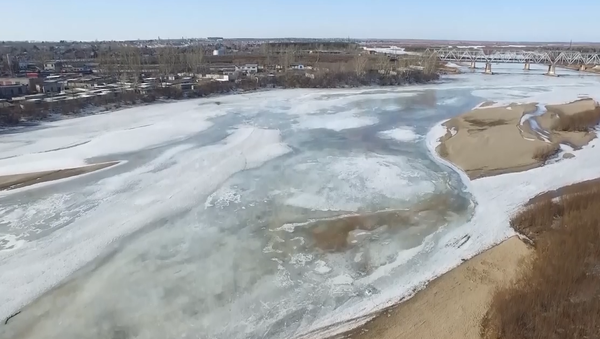 Unas maniobras con el hielo en Siberia - Sputnik Mundo