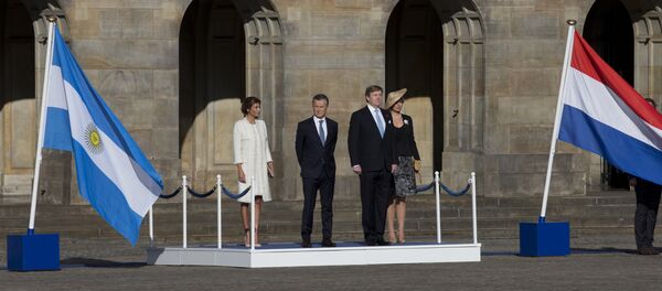 Mauricio Macri, presidente de Argentina, Willem Alexander, rey de los Países Bajos, con sus esposas - Sputnik Mundo