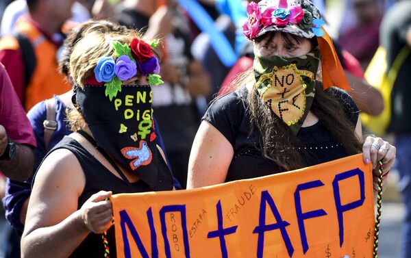 Manifestaciones de protesta contra el sistema de pensiones privado en Santiago, Chile - Sputnik Mundo