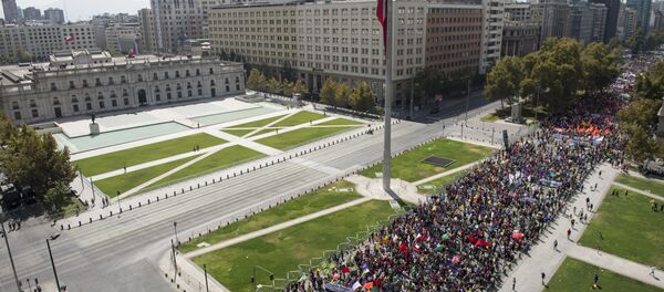 Manifestaciones de protesta contra el sistema de pensiones privado en Santiago, Chile - Sputnik Mundo