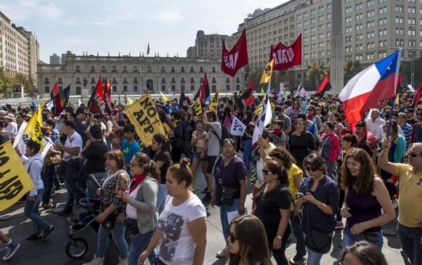 Manifestaciones de protesta contra el sistema de pensiones privado en Santiago, Chile - Sputnik Mundo