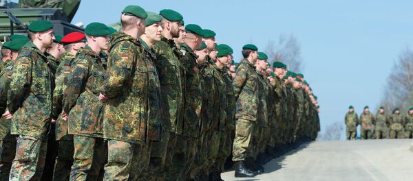 German army soldiers who are members of the Stabilisation forces line up at the barracks Erzgebirgskaserne in Marienberg, eastern Germany, on April 10, 2015, during a military exercise Noble Jump that is part of Nato Response Force - Sputnik Mundo