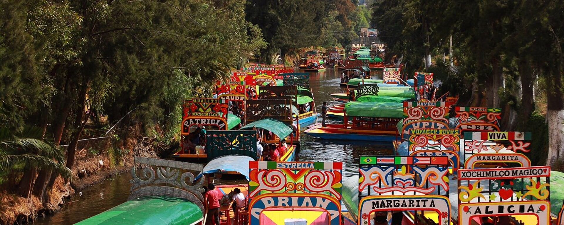 Trajineras en los canales de Xochimilco - Sputnik Mundo, 1920, 15.09.2020