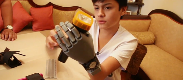 Leonardo Viscarra utiliza su prótesis - Sputnik Mundo