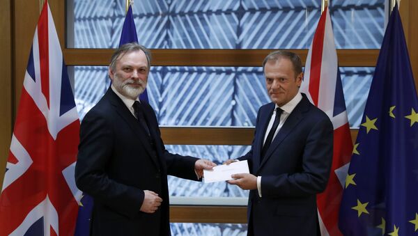 Embajador británico ante la UE entrega a Tusk la notificación sobre el inicio del Brexit - Sputnik Mundo