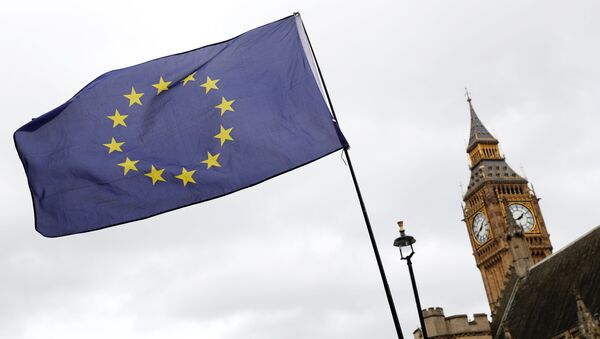 Una bandera de la Unión Europea se agita frente al Big Ben - Sputnik Mundo