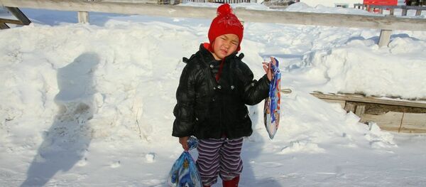 Saglana, niña rusa que recorrió 8 kilómetros por la taiga siberiana en busca de ayuda para su abuela - Sputnik Mundo
