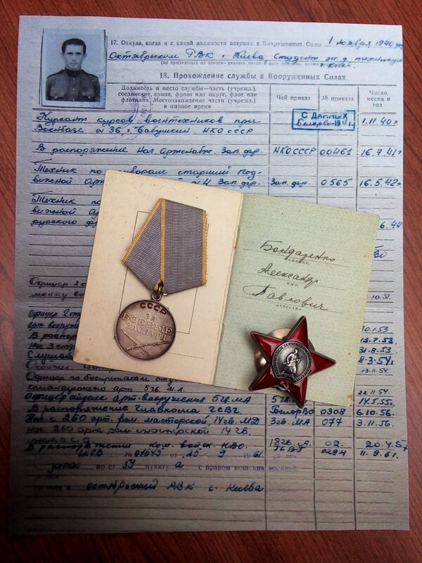 Medallas del soldado Alexander Pávlovich Bondarenko - Sputnik Mundo