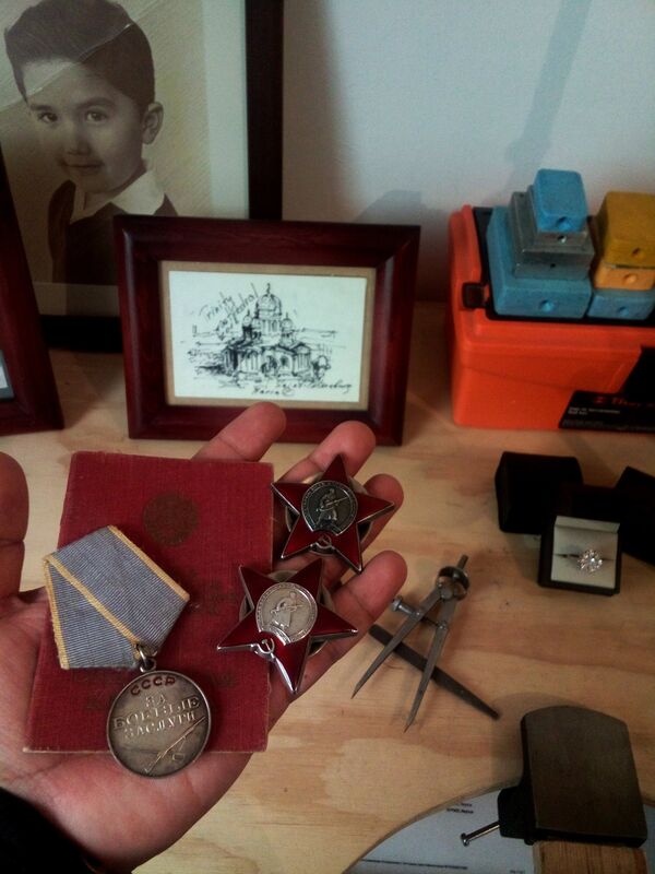 Medallas soviéticas recuperadas por Eduardo Cruz - Sputnik Mundo