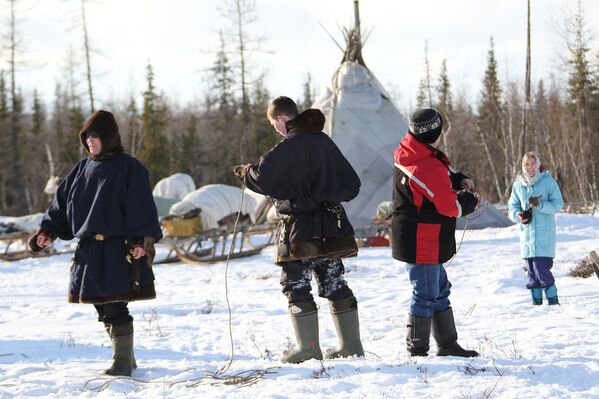 Una visita a los pueblos aborígenes de la península rusa de Yamal Una visita a los pueblos aborígenes de la península rusa de Yamal - Sputnik Mundo