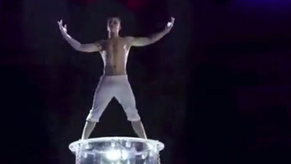 Vídeo: estudiante ruso repite con éxito el letal truco del mago Houdini - Sputnik Mundo