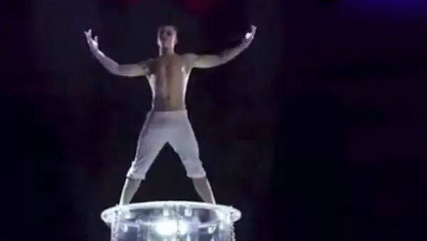 Vídeo: estudiante ruso repite con éxito el letal truco del mago Houdini - Sputnik Mundo