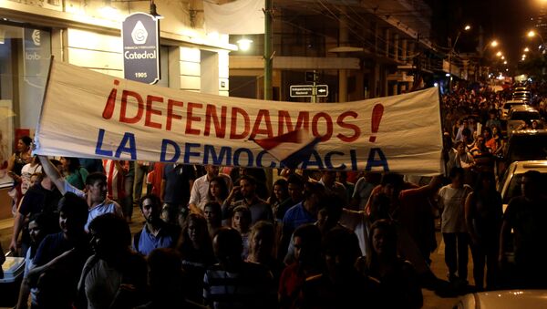 Protesta contra un proyecto de reforma constitucional en Paraguay - Sputnik Mundo