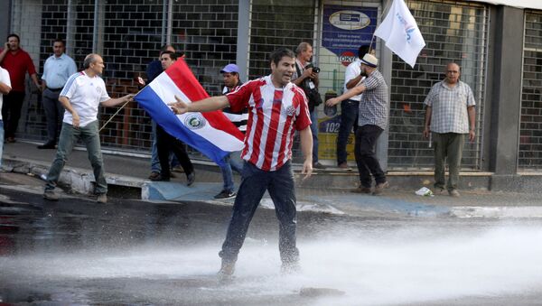 Protesta contra un proyecto de reforma constitucional en Paraguay - Sputnik Mundo