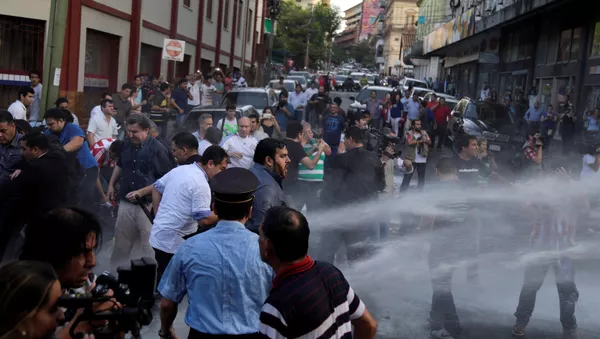 Choques entre policía y manifestantes en Asunción - Sputnik Mundo