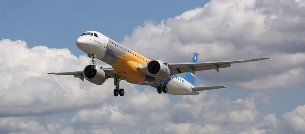 El E195-E2 en su primer vuelo - Sputnik Mundo