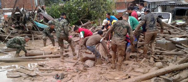 Una avalancha de lodo y piedras en el municipio de Mocoa, Putumayo, Colombia - Sputnik Mundo