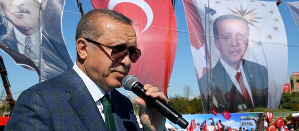 Recep Tayyip Erdogan, presidente turco, en una manifestación en Ankara - Sputnik Mundo
